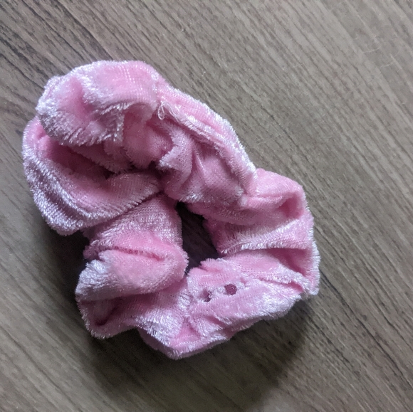 Pink scrunchie set! - Picture 3 of 6